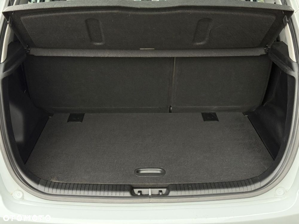 Kia Venga 1.4 CVVT UEFA EURO 2016 - 38