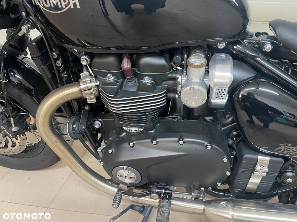 Triumph Bonneville Bobber - 4