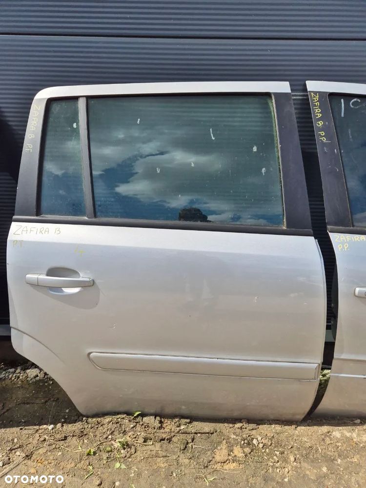 DRZWI KLAPA MASKA OPEL ZAFIRA II B - 10