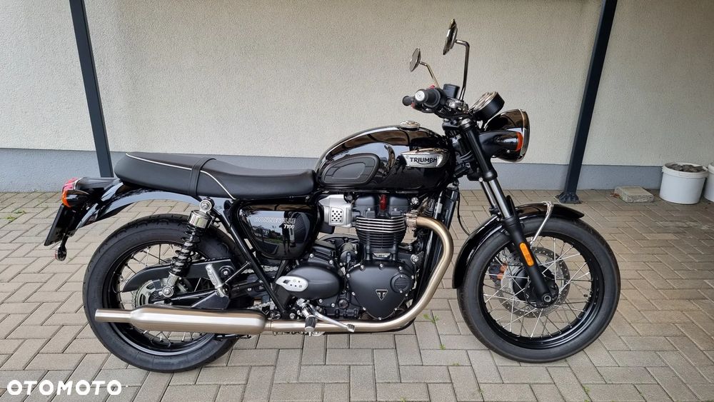 Triumph Bonneville - 1