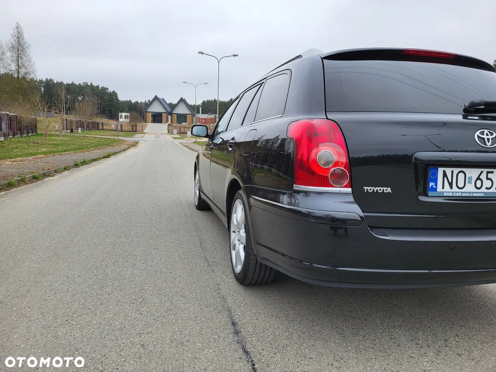 Toyota Avensis 1.8 VVT-i Executive - 26