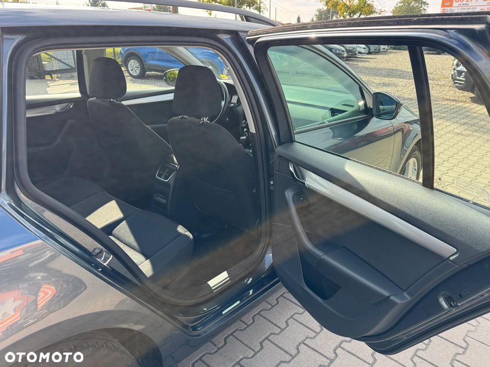 Skoda Octavia 2.0 TDI Ambition DSG - 33
