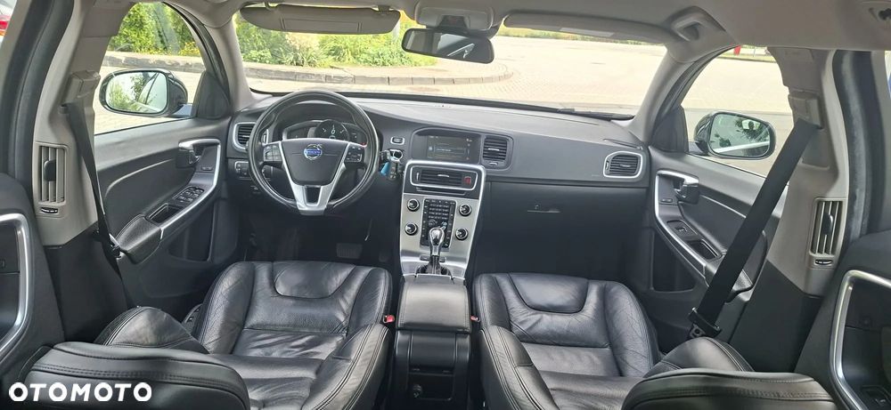 Volvo V60 D6 AWD Plug-in Hybrid Summum - 11