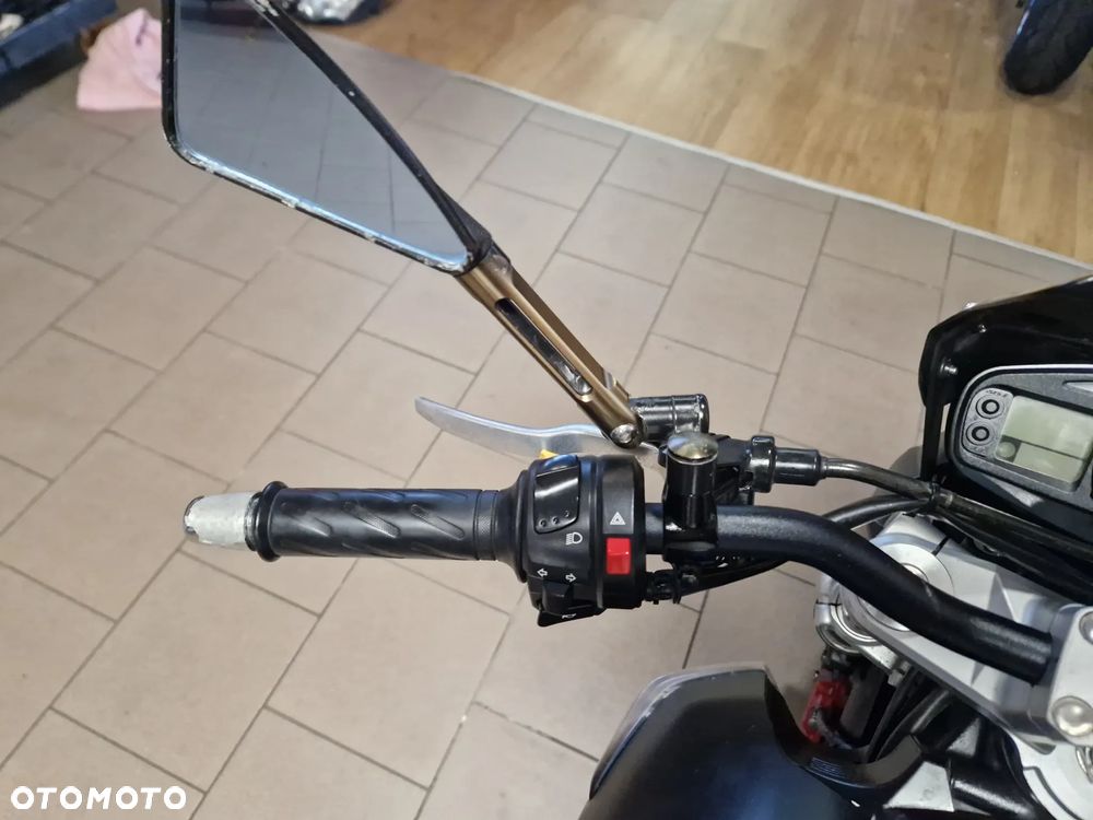 Suzuki GSR - 22