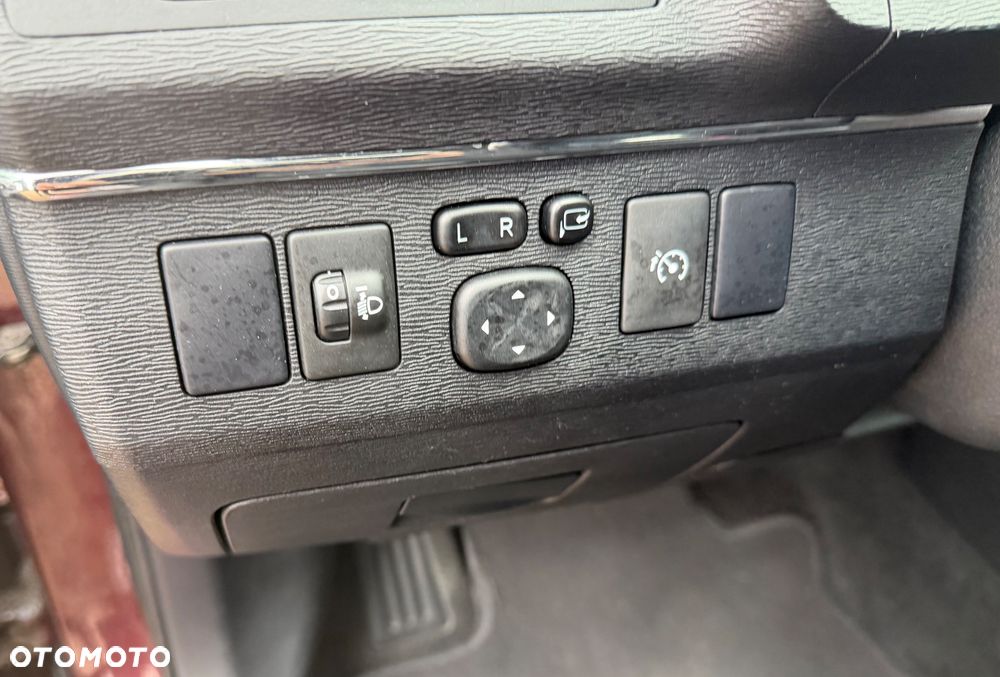Toyota Avensis - 24