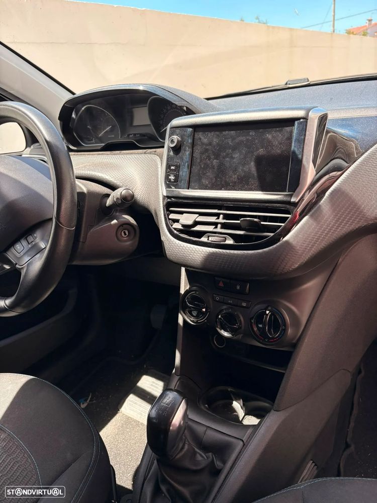 Peugeot 208 1.2 PureTech Style - 6