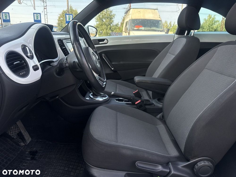 Volkswagen New Beetle - 11