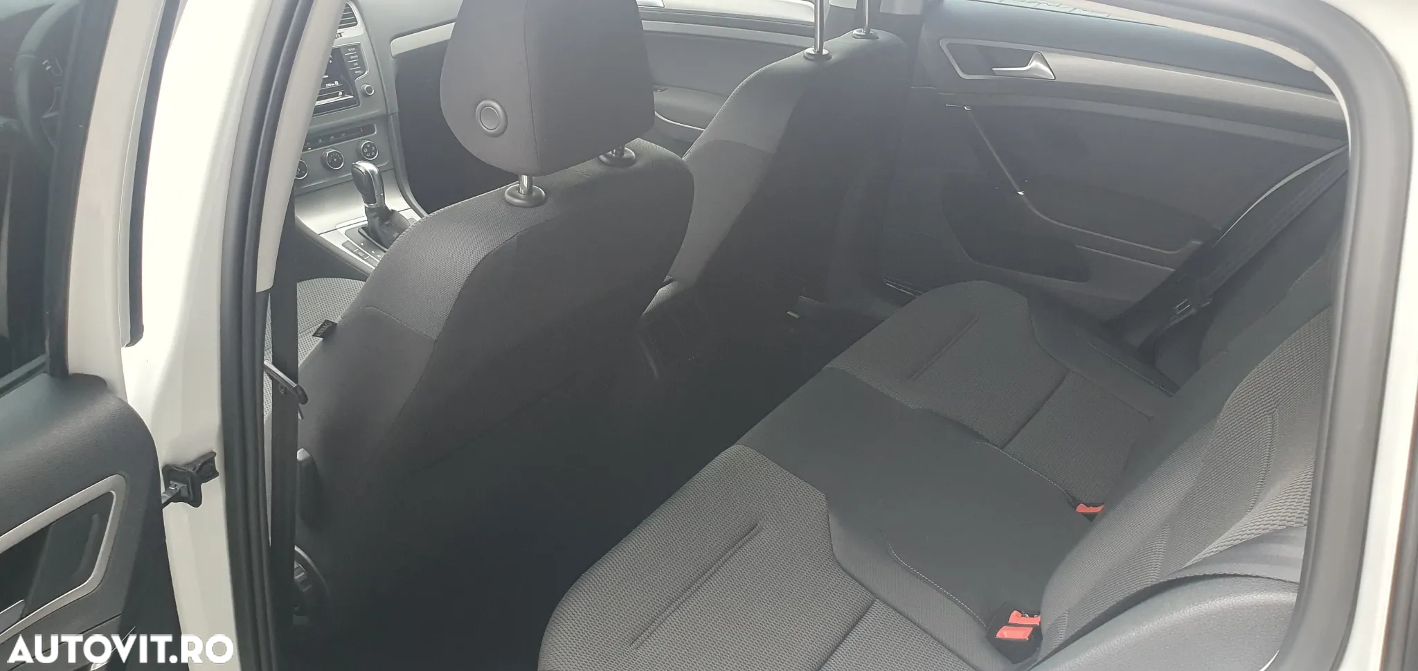 Volkswagen Golf 1.6 TDI DPF DSG BlueMotion Technology Trendline - 17