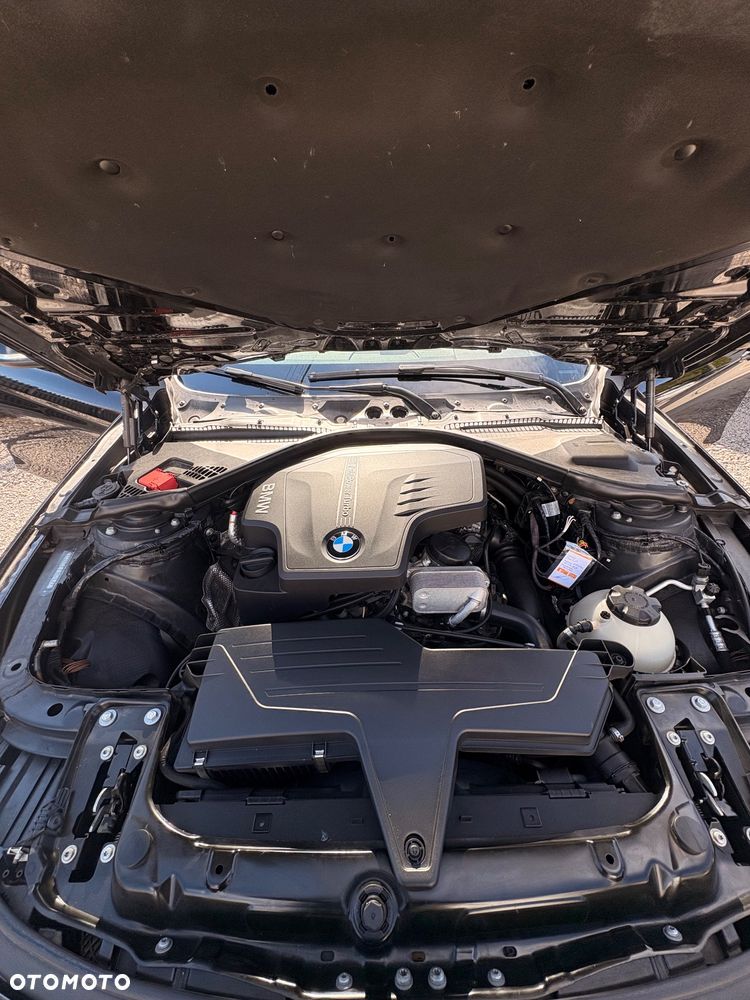 BMW Seria 3 328i Sport Line - 30