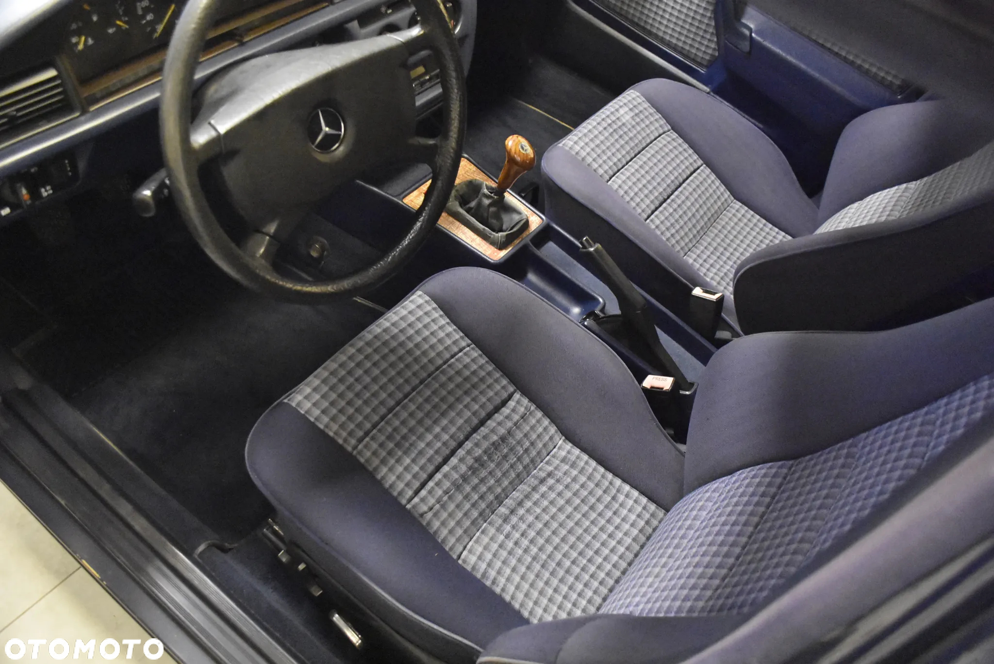 Mercedes-Benz W201 (190) - 8
