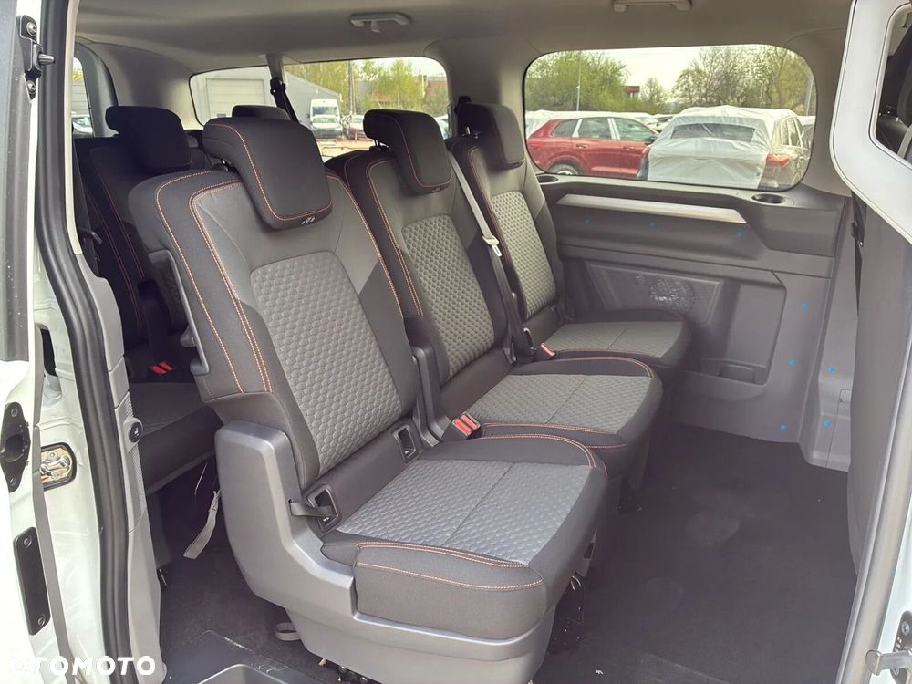 Volkswagen Caravelle - 17