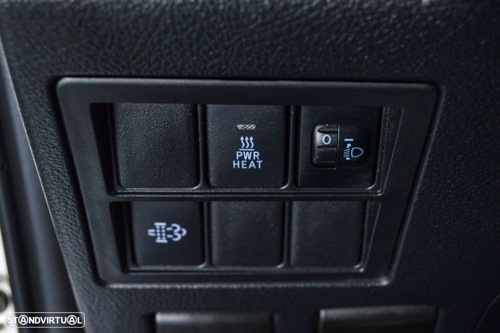 Toyota Hilux 2.4 D-4D 4X2 Cabine Dupla 5L - 32