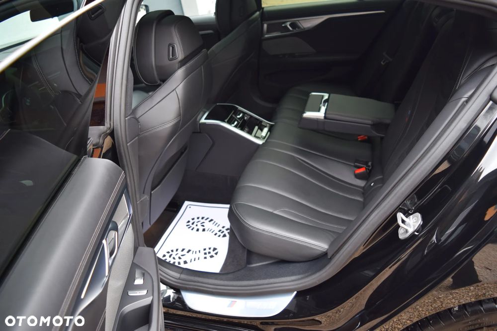 BMW Seria 8 840d xDrive mHEV - 34