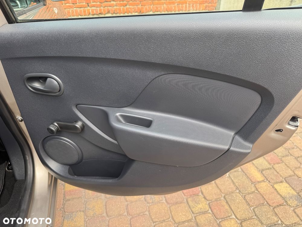 Dacia Sandero 1.2 16V - 17