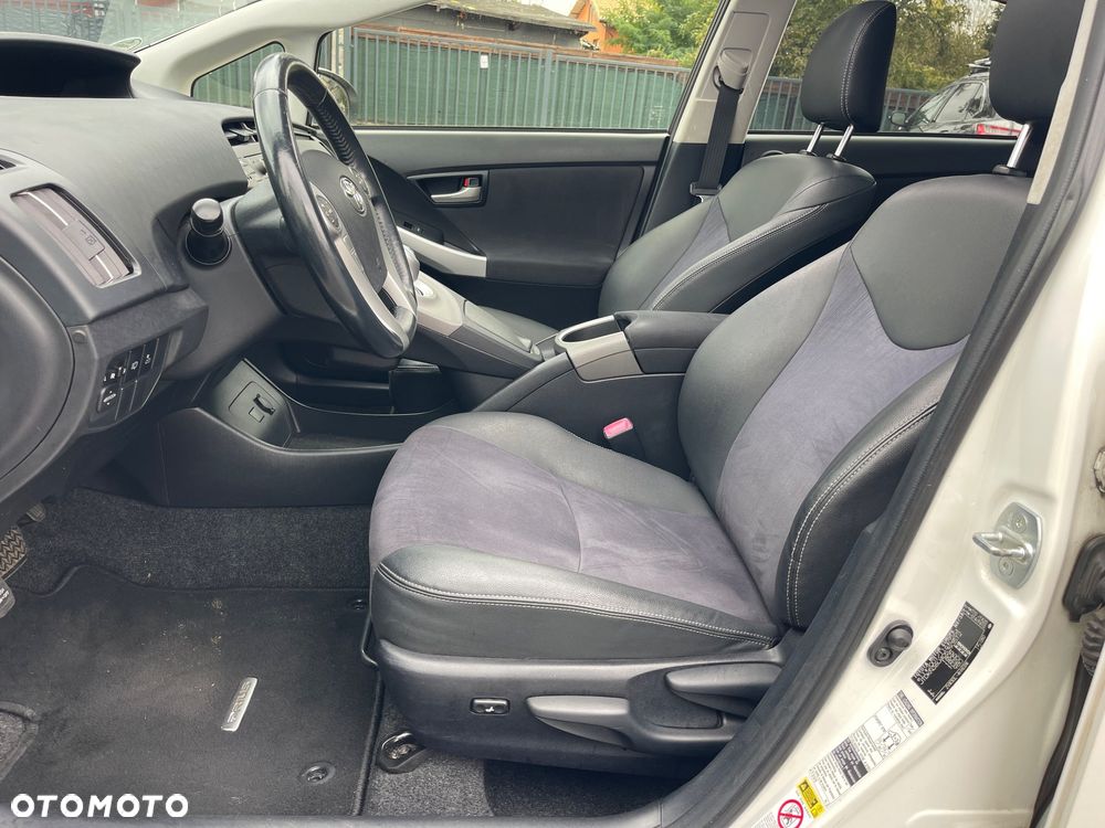 Toyota Prius 1.8 HSD Premium - 10