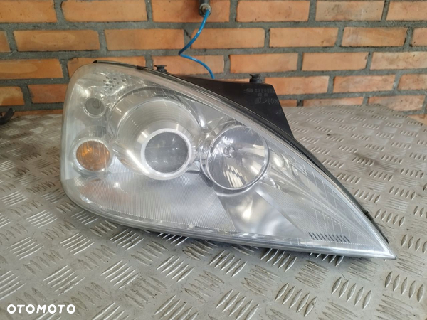 LAMPA PRAWA PRZEDNIA FORD C-MAX XENON