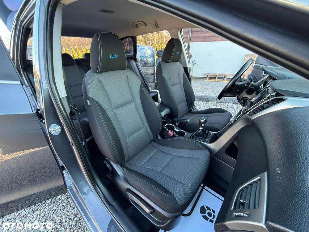 Hyundai i30 blue 1.6 CRDi Premium - 28