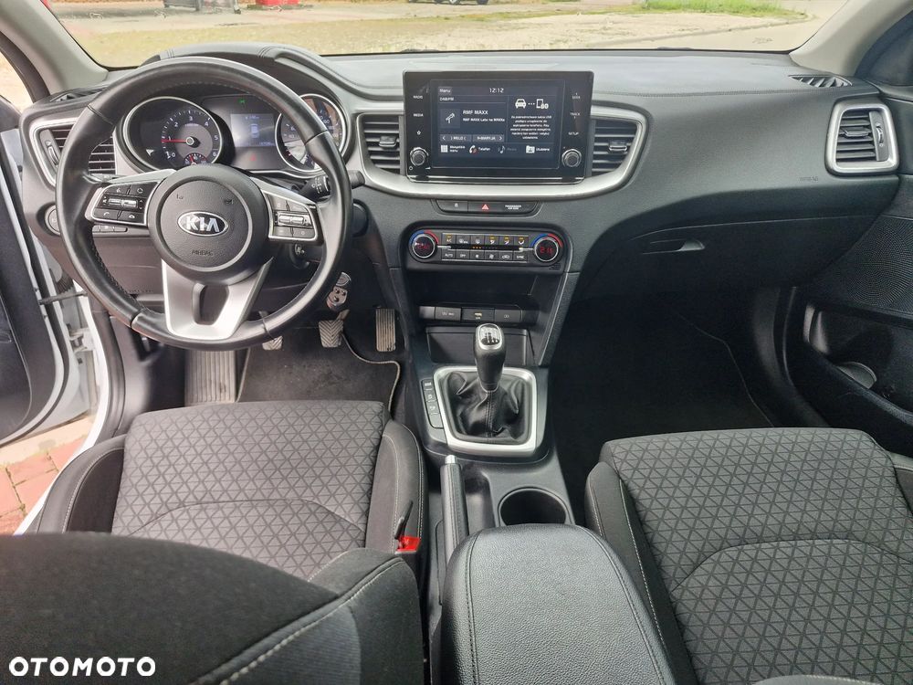 Kia Ceed 1.6 CRDi mHEV M - 10