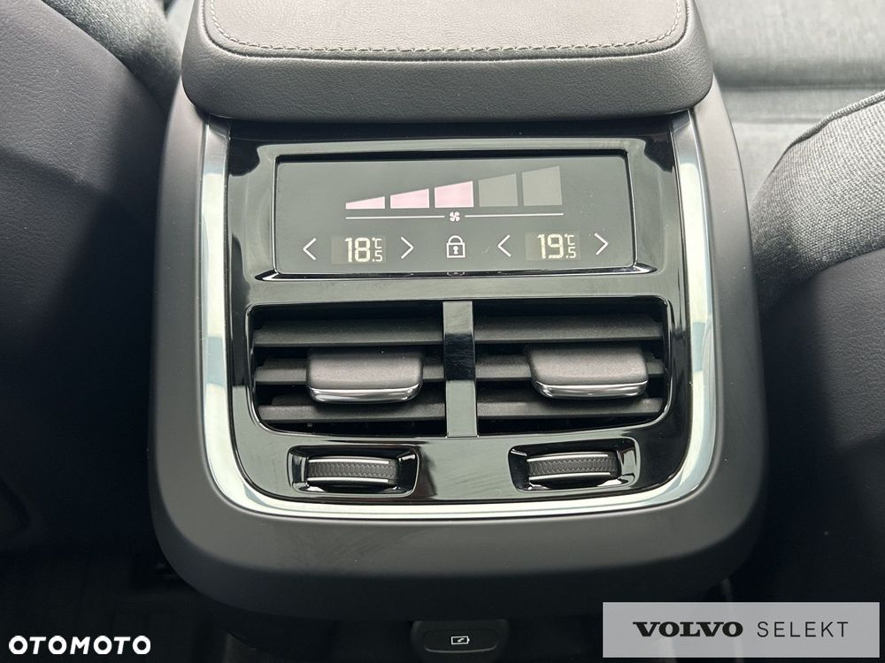 Volvo V90 Cross Country - 33