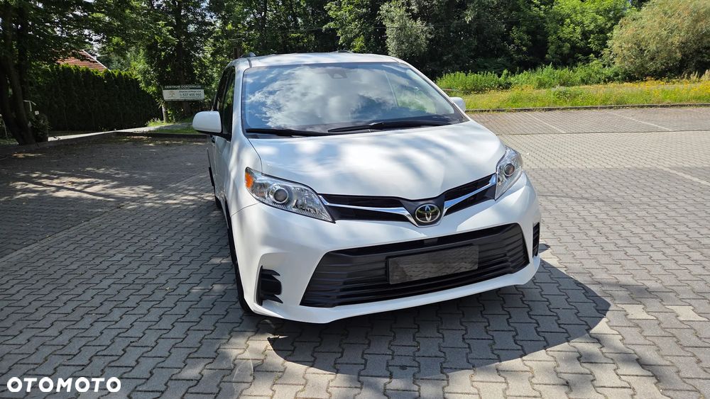 Toyota Sienna - 9