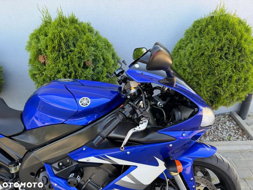 Yamaha R1 - 18