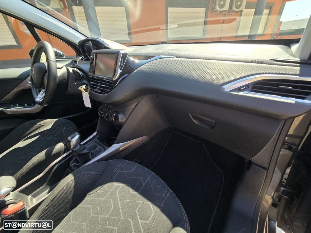 Peugeot 2008 1.2 PureTech Style - 17