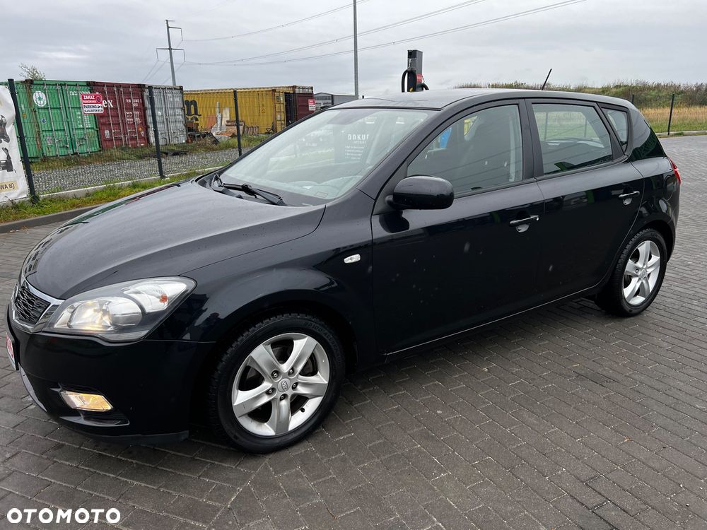 Kia Ceed - 1
