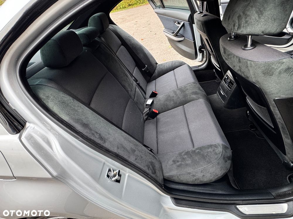 BMW Seria 3 320i - 23