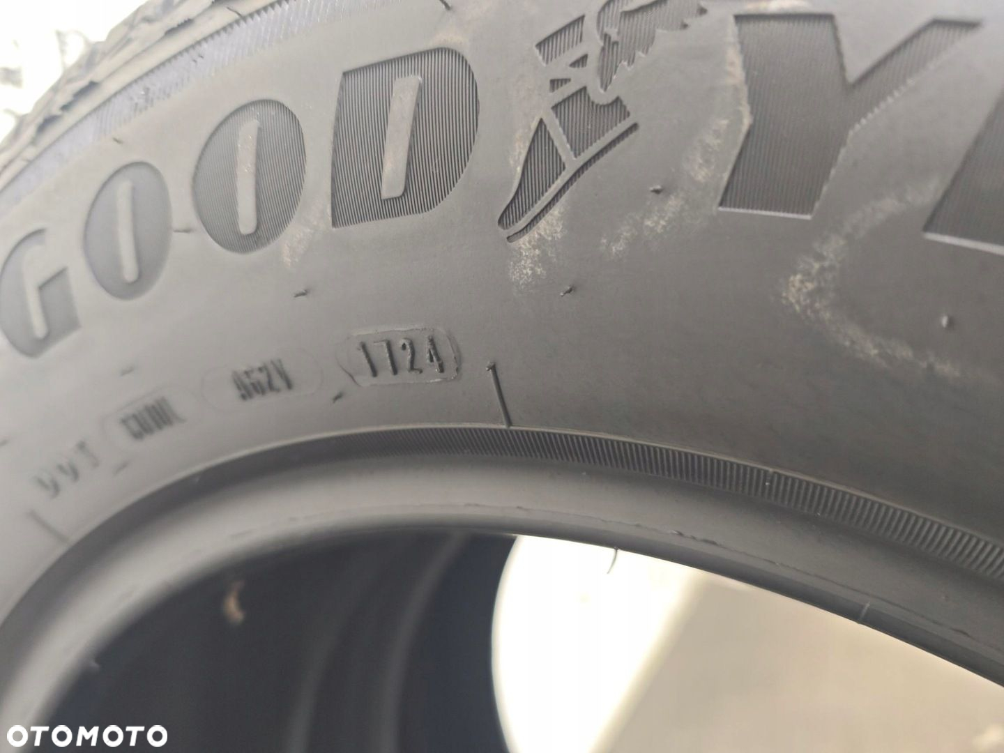 215/65r16c goodyear 2024r opony całoroczne 8mm 51318 - 5