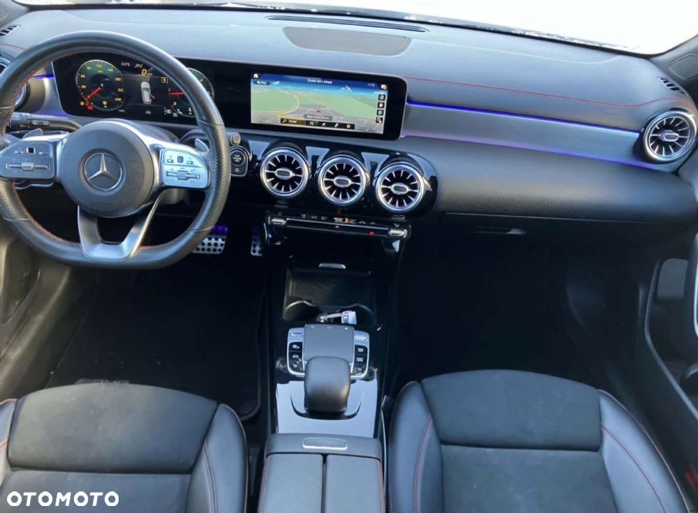 Mercedes-Benz CLA - 12