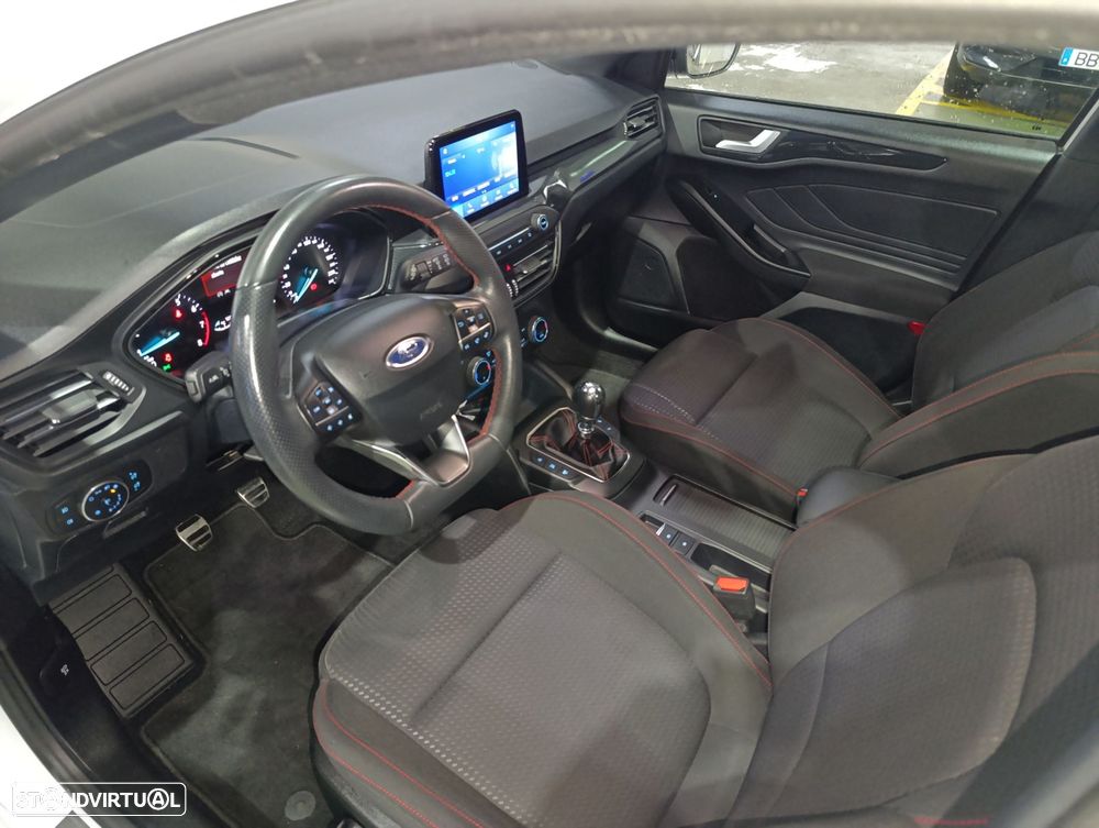 Ford Focus 1.0 EcoBoost MHEV ST-Line - 11