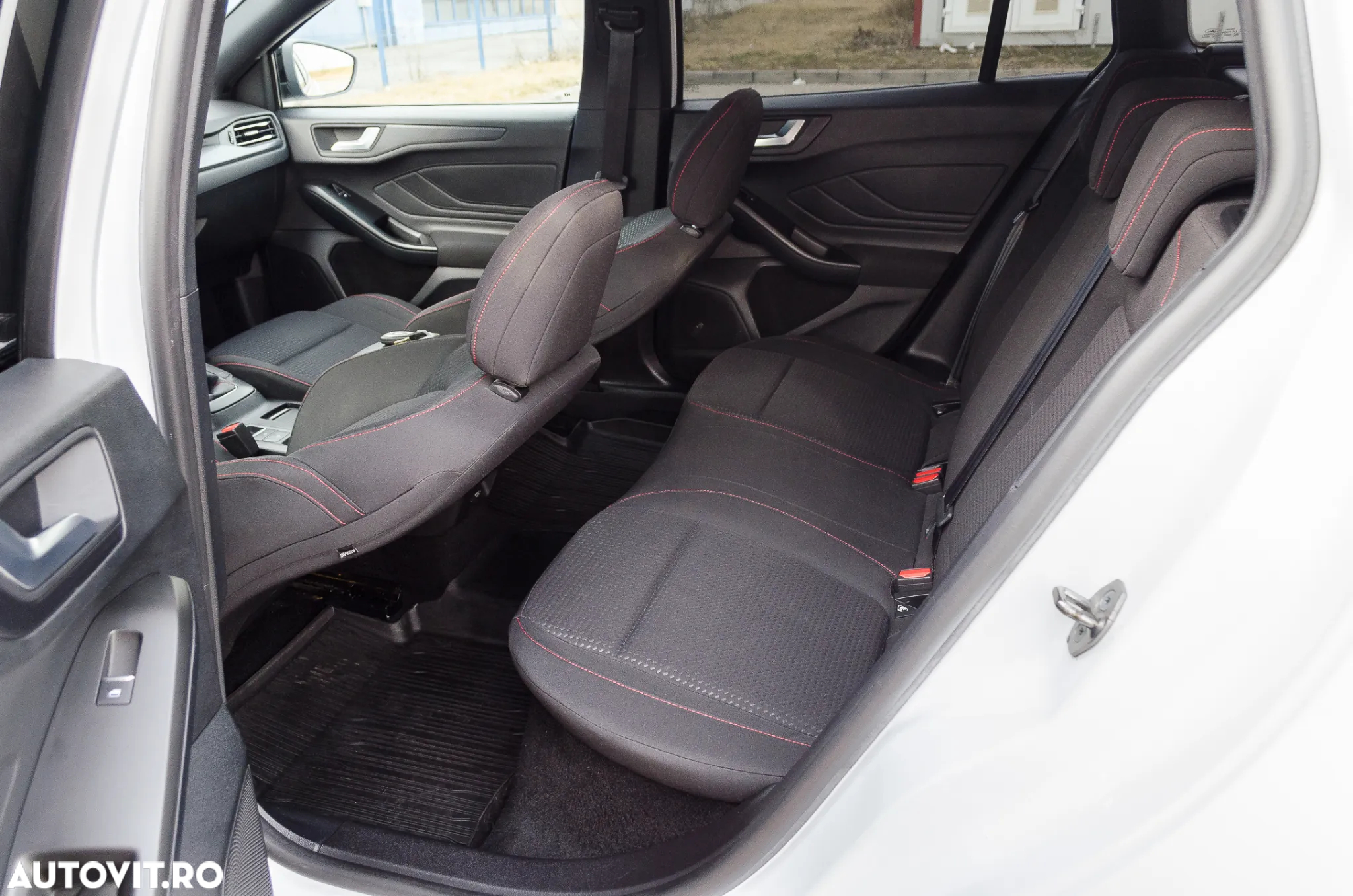Ford Focus Turnier 1.5 EcoBlue Start-Stopp-System ST-LINE - 11