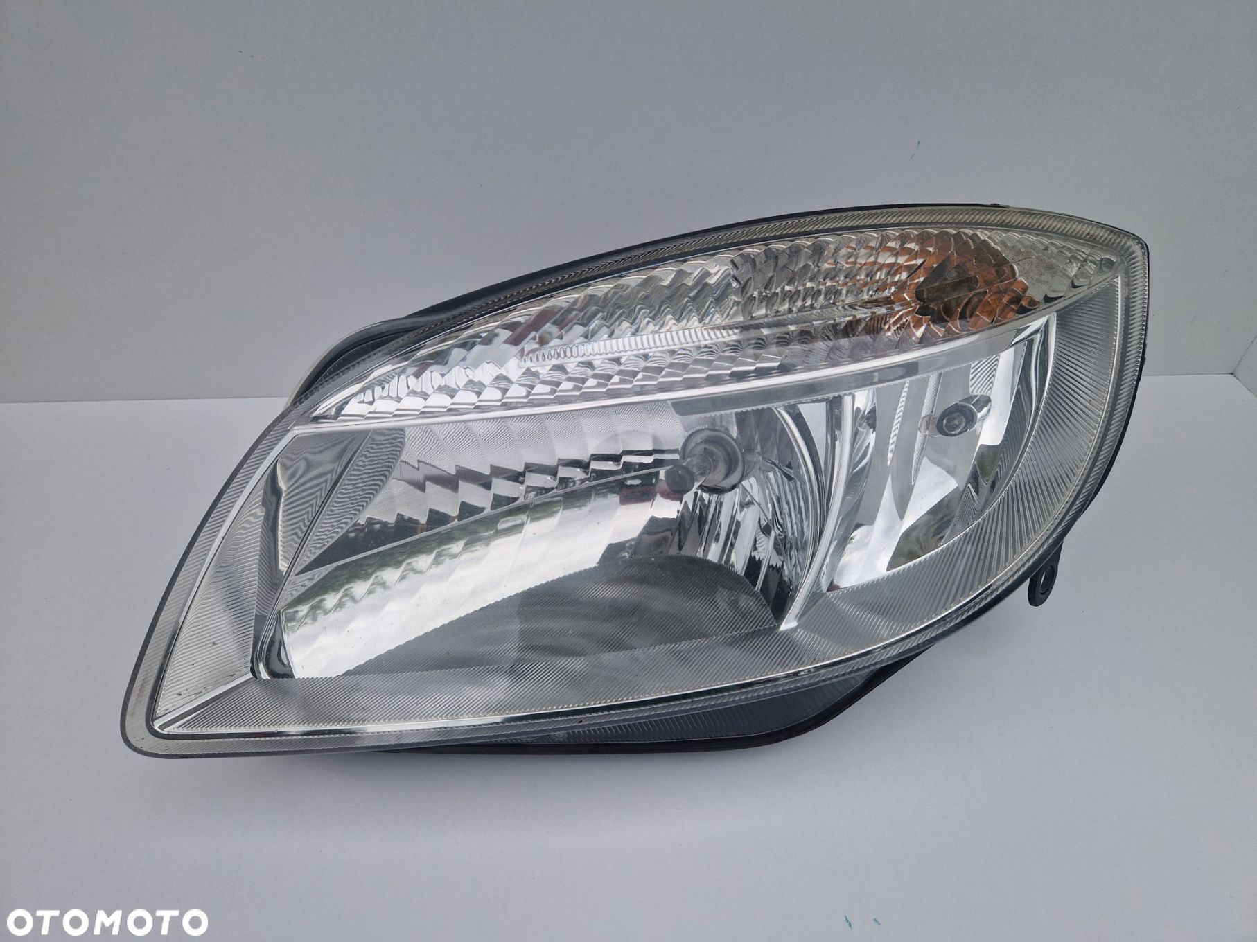 SKODA FABIA 2 II  LAMPA PRZÓD PRZEDNIA LEWA  EUROPA - 1