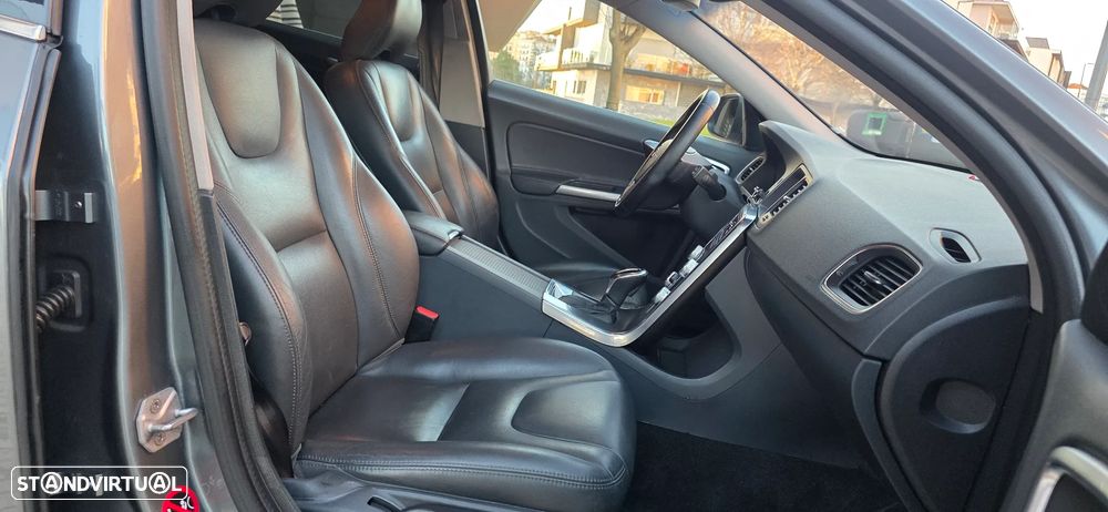 Volvo V60 2.0 D4 Momentum Geartronic - 15