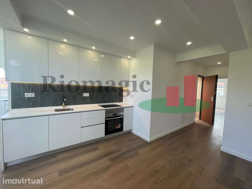 Apartamento T2 Totalmente Remodelado - Amadora - Grande imagem: 2/22