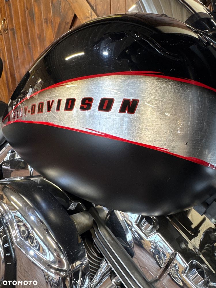 Harley-Davidson Touring Street Glide - 23