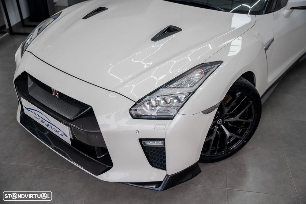 Nissan GT-R Prestige Edition - 8