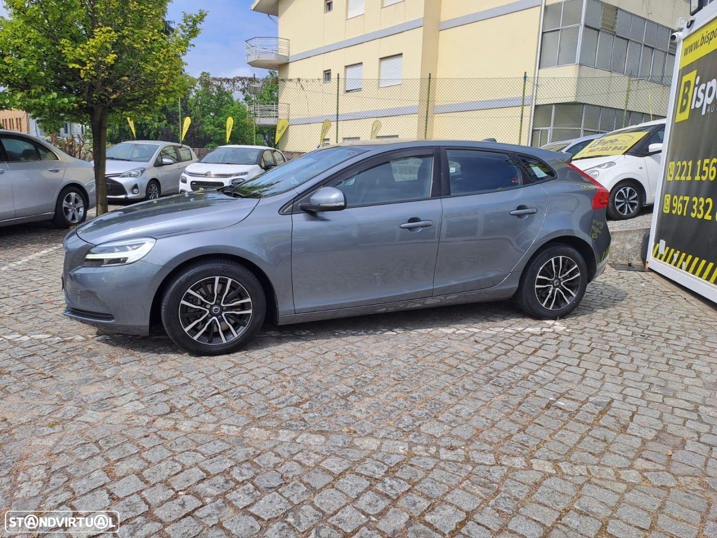 Volvo V40 2.0 D3 Momentum - 4