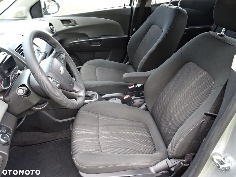 Chevrolet Aveo - 12
