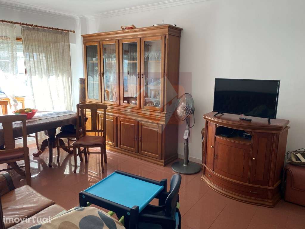 Apartamento T3 mobilado em Camarate junto ao Aeroporto - Grande imagem: 2/4
