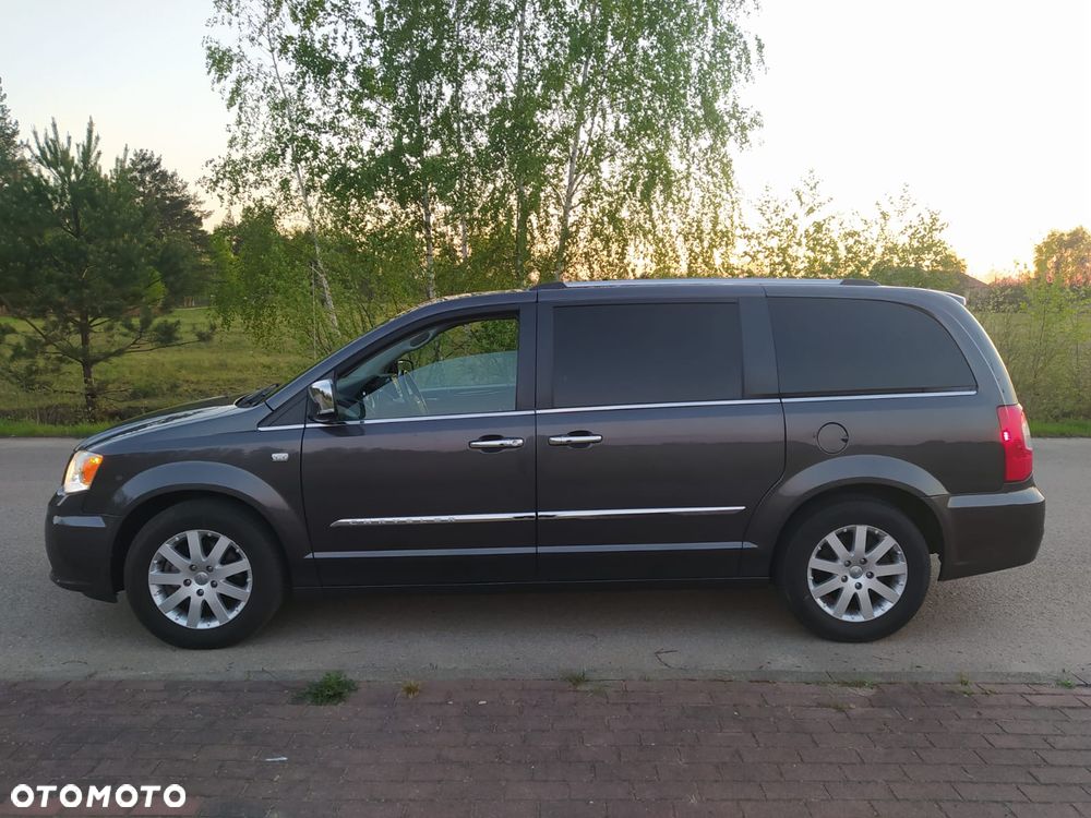 Chrysler Town & Country 3.6 Limited - 9