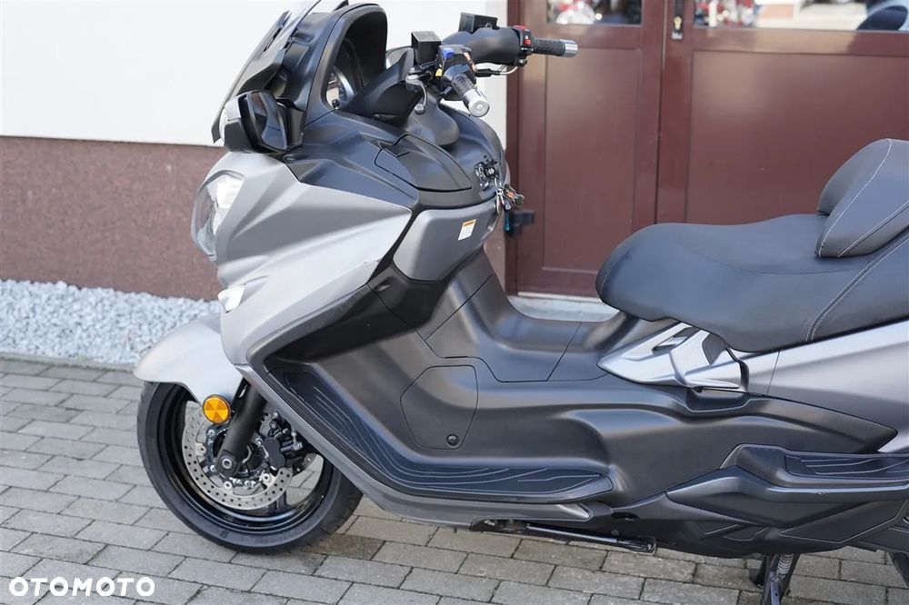 Suzuki Burgman - 23