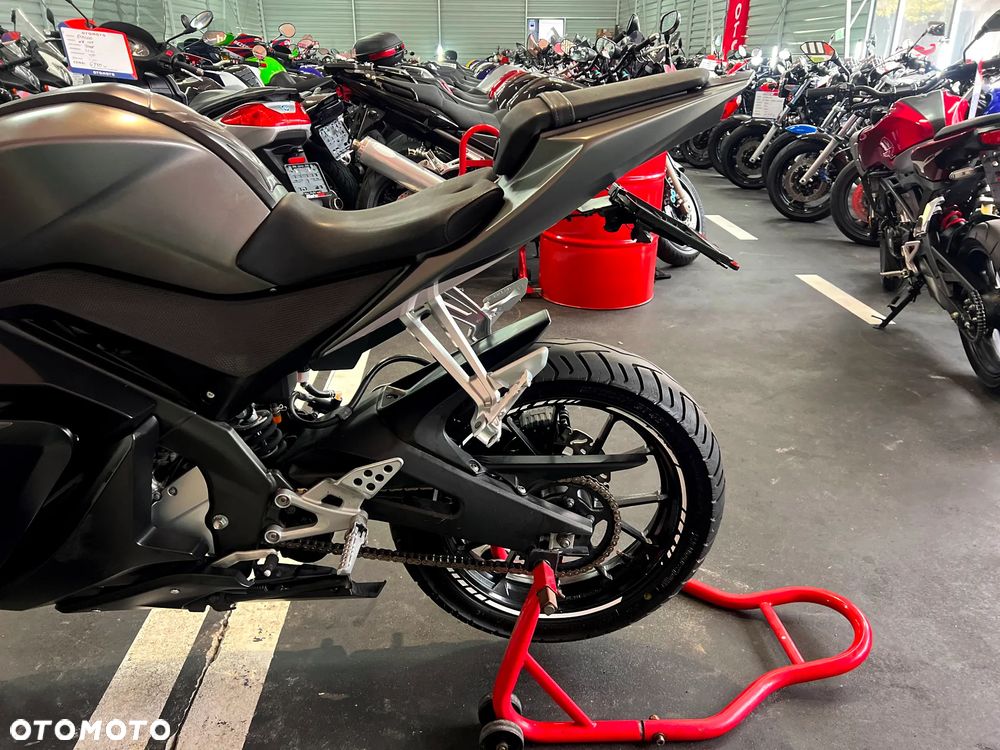Yamaha YZF - 12