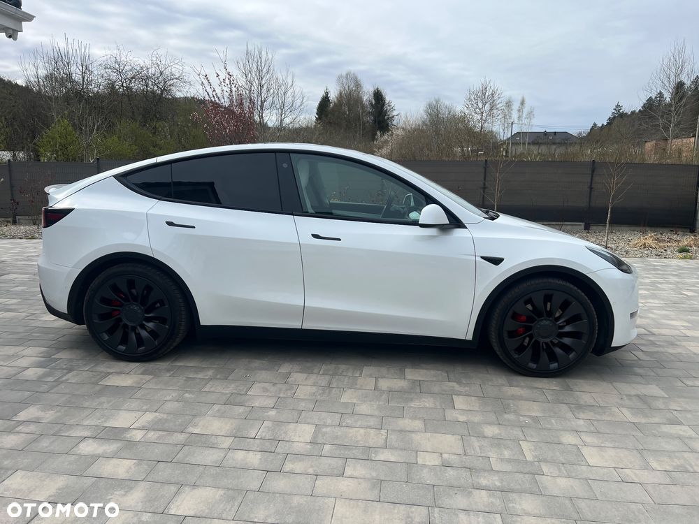 Tesla Model Y Performance AWD - 5