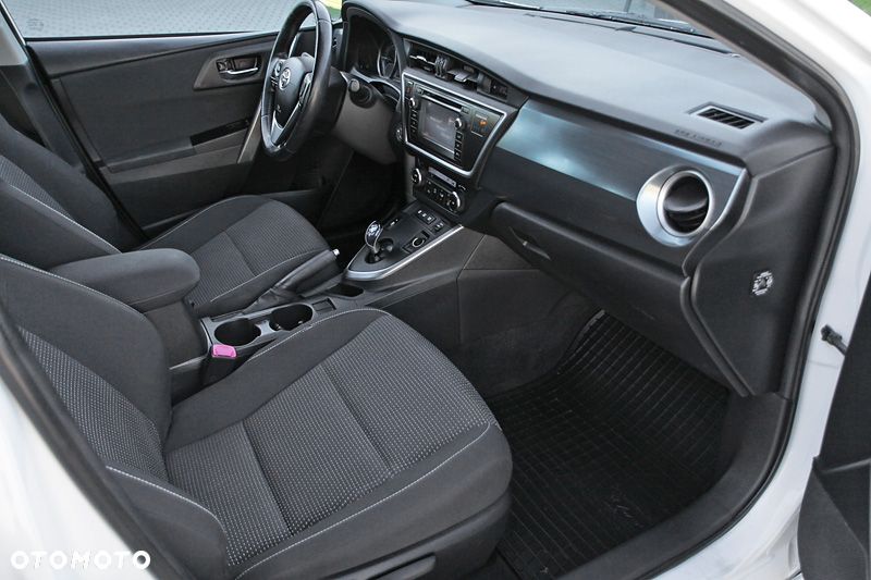 Toyota Auris 1.8 HSD Luna - 8