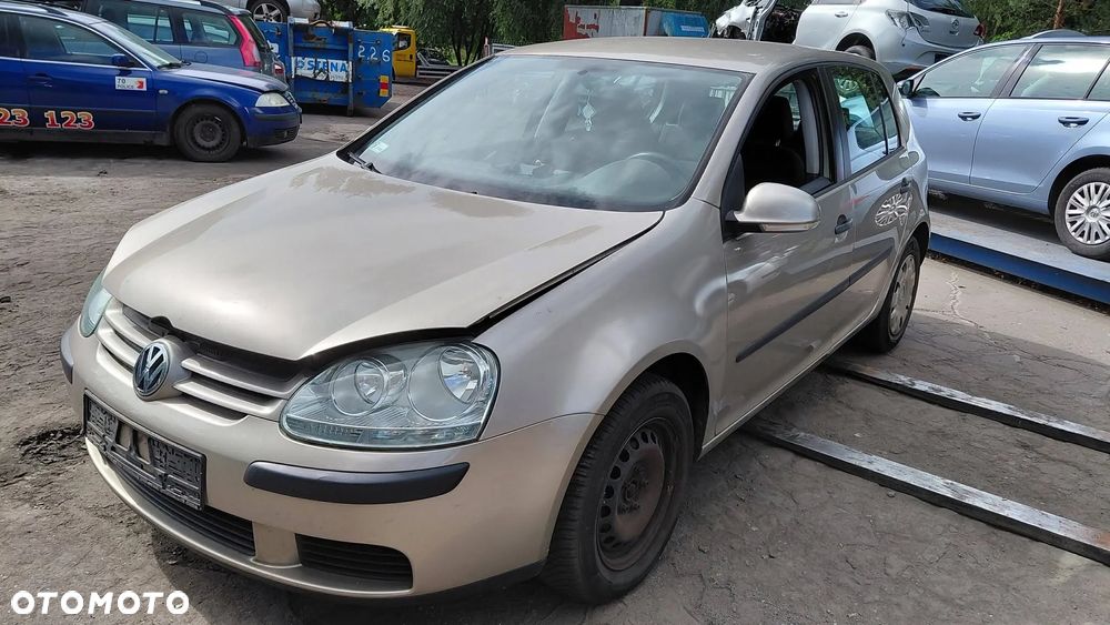 Części- Volkswagen Golf  Rok 2005 Pojemność 1390 Moc 66 kw Benzyna - 1