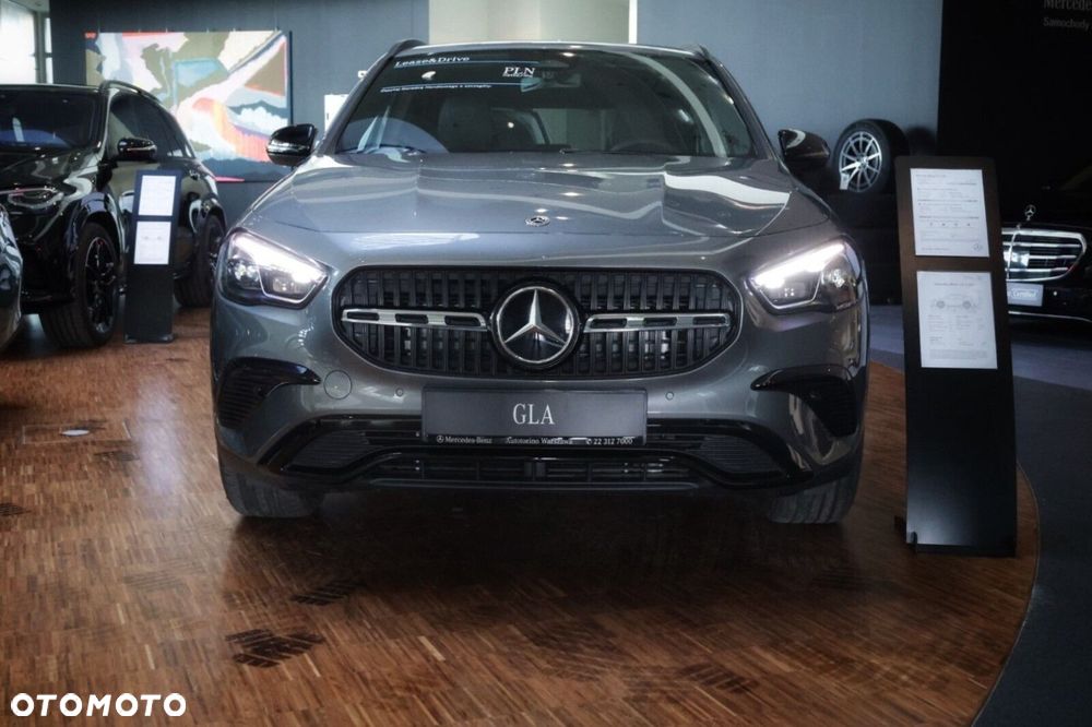 Mercedes-Benz GLA - 2