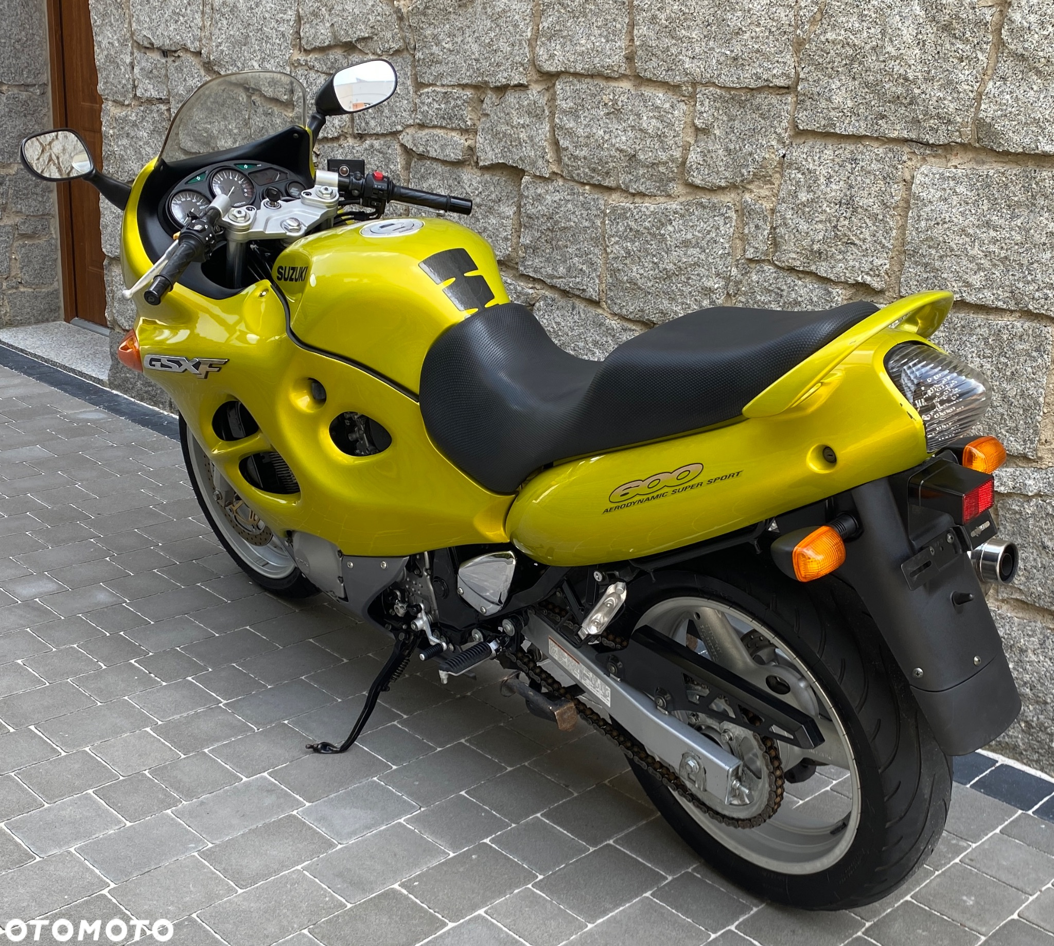 Suzuki GSX - 19
