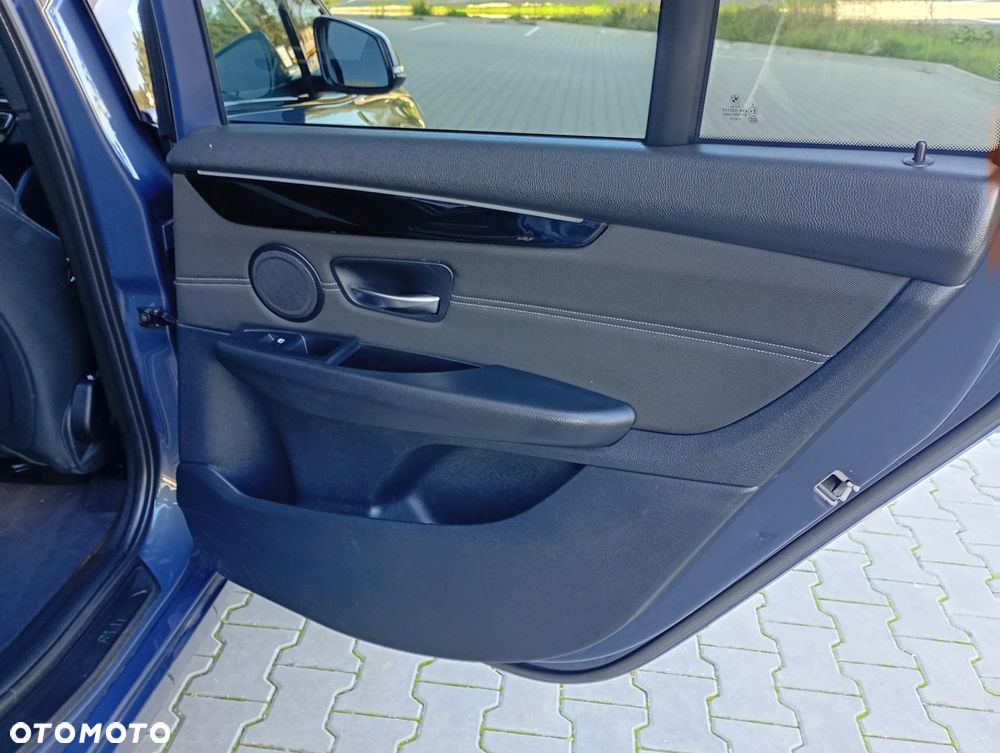 BMW Seria 2 218d Sport Line - 24