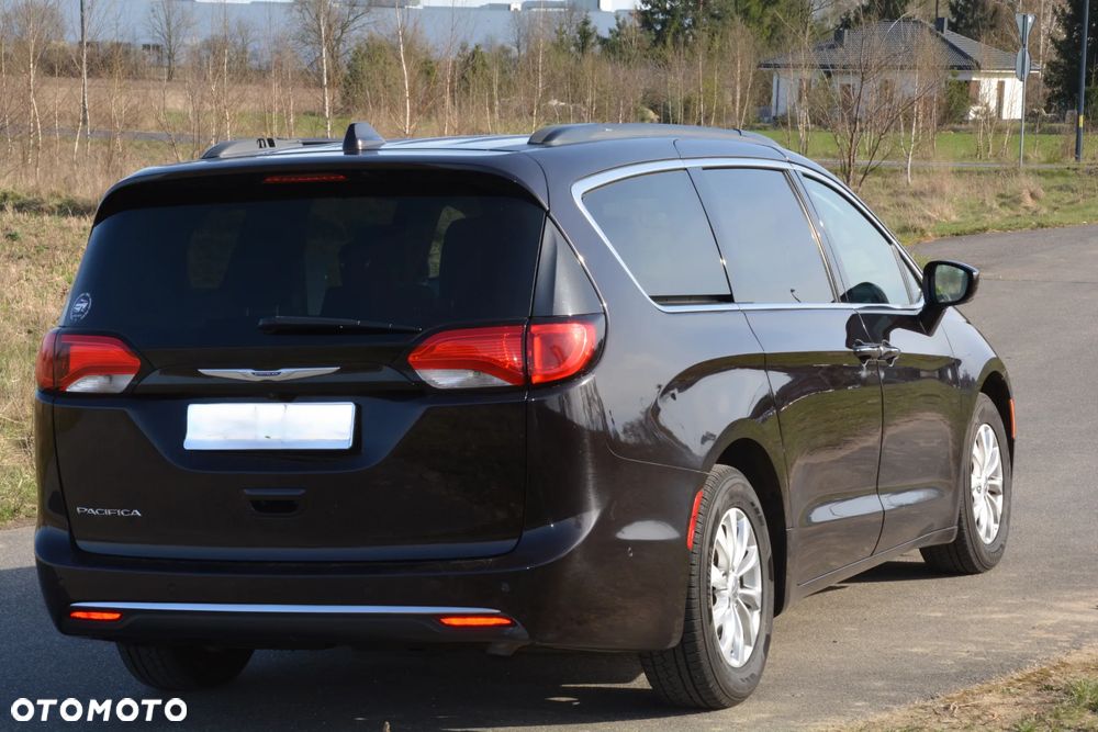 Chrysler Pacifica - 5